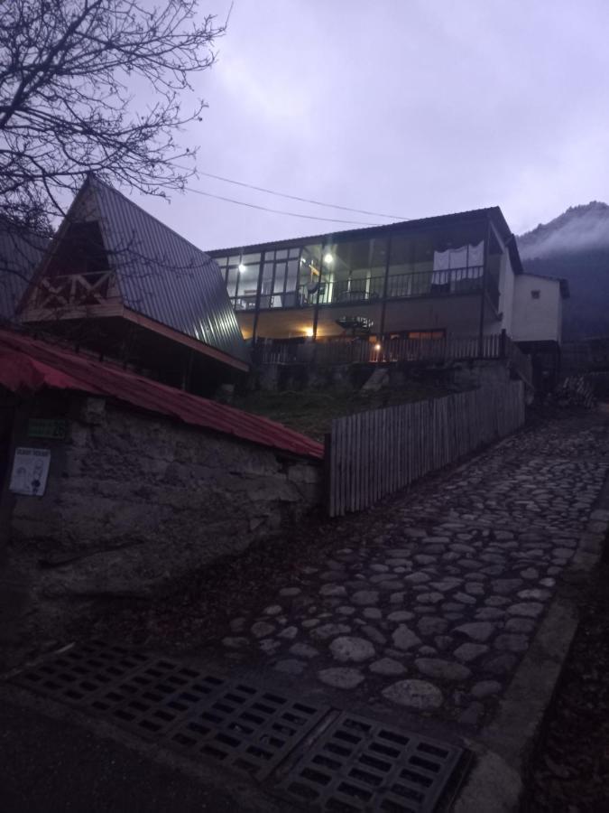 Guesthouse Data Местія Екстер'єр фото